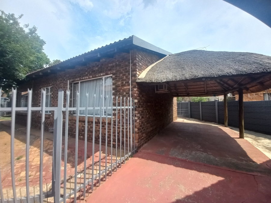 3 Bedroom Property for Sale in Safari Gardens North West